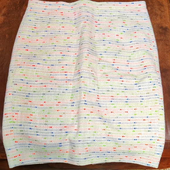 Absolute PERFECTION! J. crew size 0 pencil skirt - Picture 2 of 8